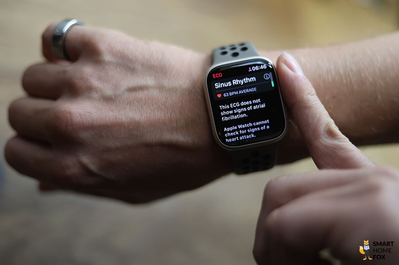 The ECG function of the Apple Watch 8 is seen.